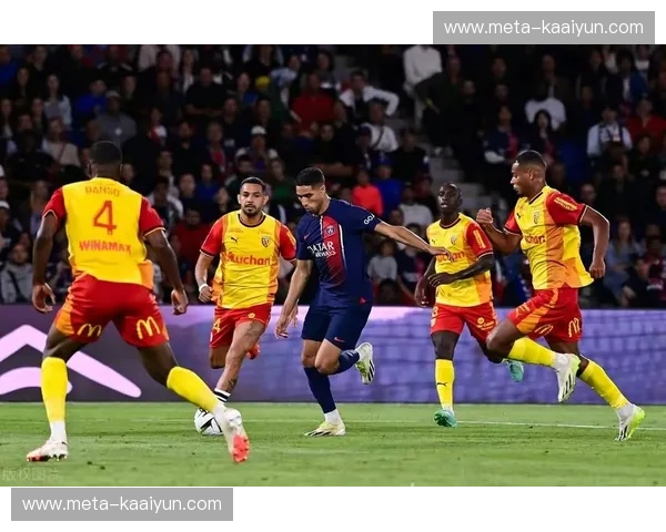 仅领先朗斯2分 巴黎本赛季已输三场霸主地位受冲击